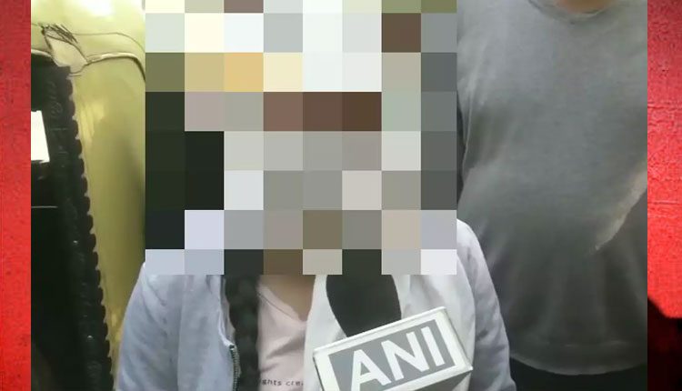 అక్క‌ను ఏడిపిస్తుంటే అడ్డుకున్న బాలుడిపై క‌త్తులతో దాడి