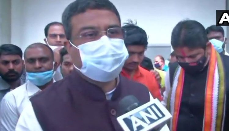 శీతాకాలం పోతే పెట్రో ధ‌ర‌లు దిగివ‌స్తాయి: పెట్రోలియం మంత్రి