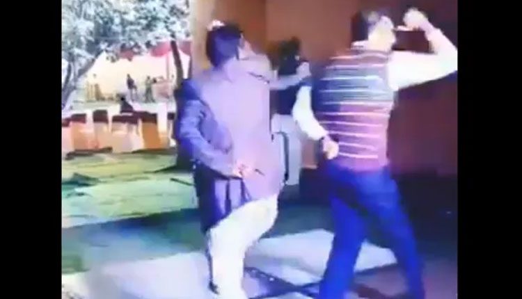 పార్టీలో పాట‌కు స్టెప్పులు.. అద‌ర‌గొట్టిన ఐపీఎస్ అధికారులు