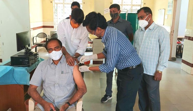 కరోనా టీకా రెండో డోస్‌ తీసుకున్న ఎమ్మెల్యే సంజయ్‌