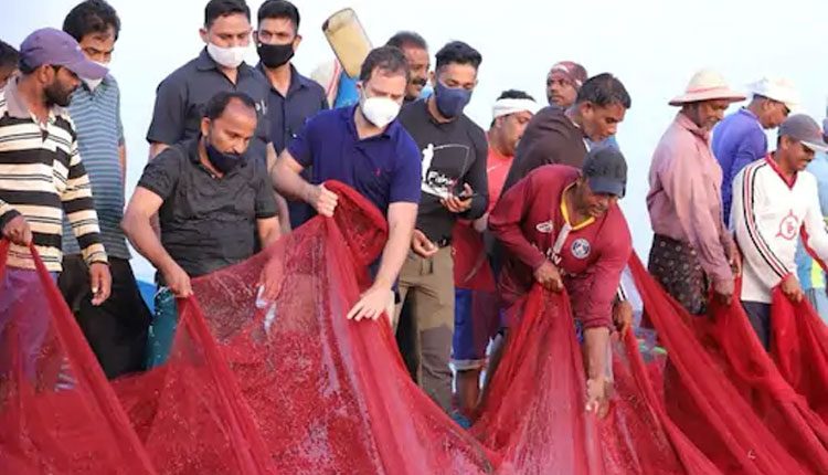 స‌ముద్రంలో చేప‌లవేటకు రాహుల్‌గాంధీ..!