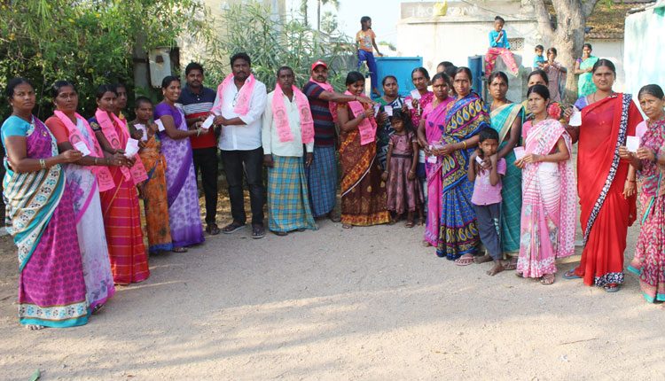 ఊరు ఊరంతా టీఆర్‌ఎస్‌లోకి..