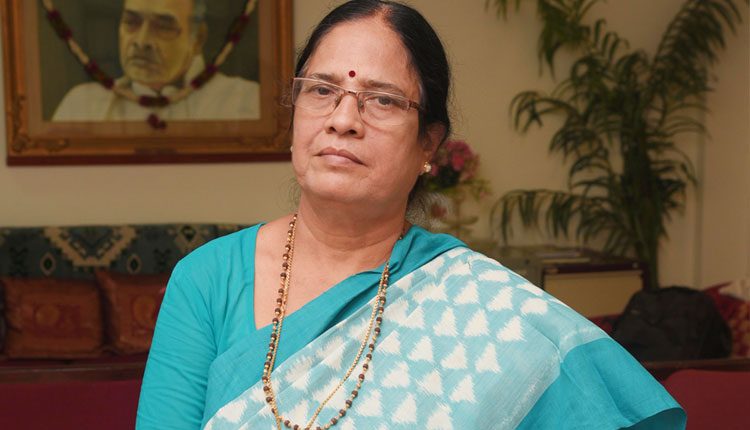 నాన్న బాటలో ప్రజాసేవకు..