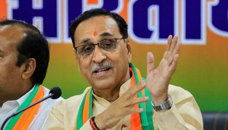 కాంగ్రెస్ తుడిచిపెట్టుకుపోయిన‌ట్టే: విజ‌య్ రూపానీ