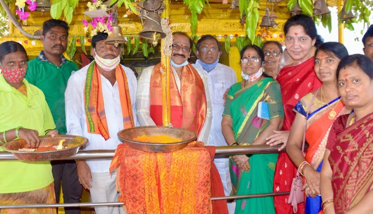 వనదేవతలను దర్శించుకోనున్న మంత్రి సత్యవతి