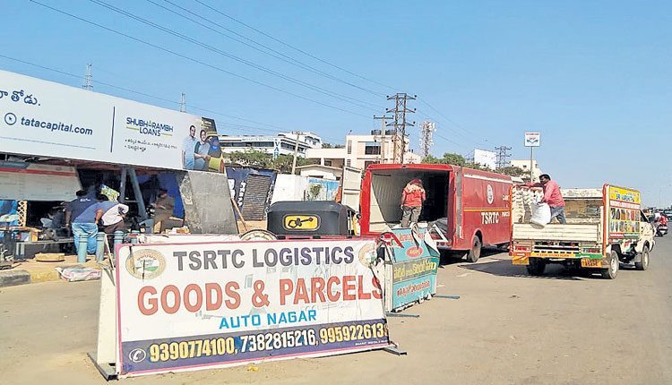 కాసులు కురిపిస్తున్న.. కార్గో సేవలు