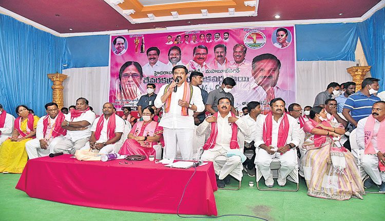 అన్నిపార్టీలు అక్కడే తిష్ట.. దూకుడుగా గులాబీ