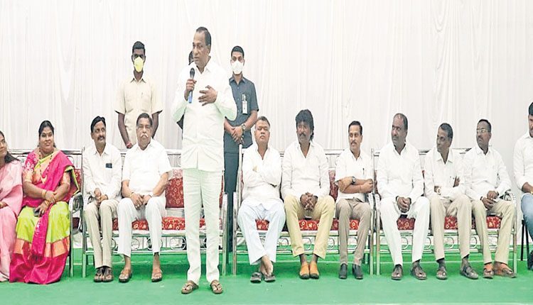 ఉపాధ్యాయులకు అండగా ప్రభుత్వం