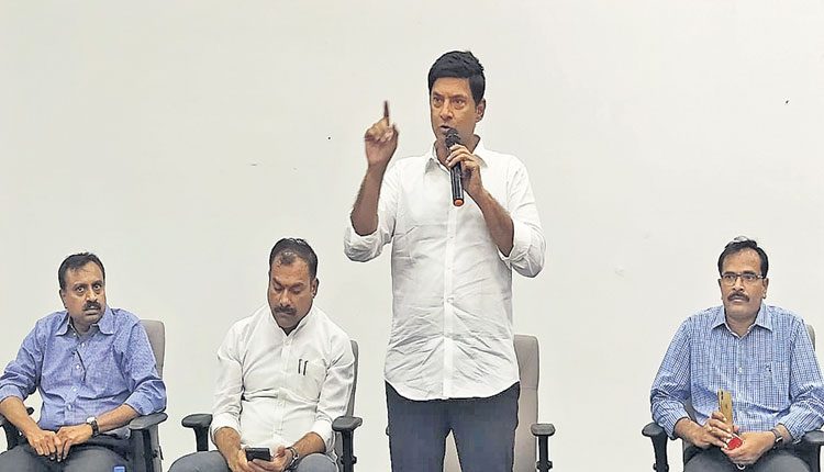 అభివృద్ధికే పట్టం కట్టండి