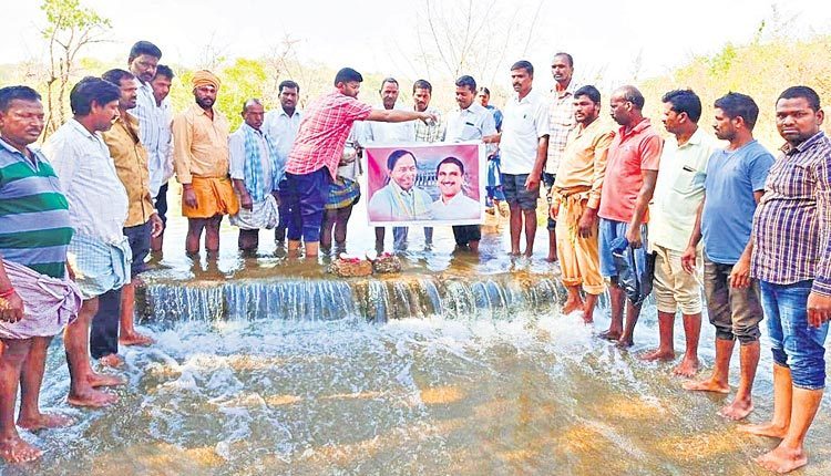 మండుటెండల్లోనూ మత్తళ్లు