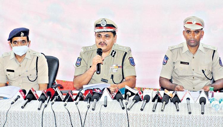 రేవ్ పార్టీలో 90మంది అరెస్ట్