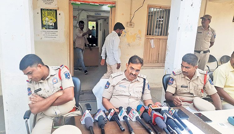 అప్పులను తీర్చడానికి చోరీ