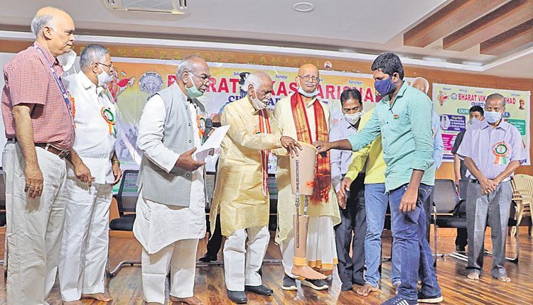 వీర సైనికుల రుణం తీర్చుకోలేనిది