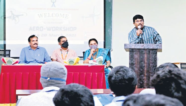 డ్రోన్ల తయారీపై ఎంఎల్‌ఆర్‌ఐటీలో వర్క్‌షాప్‌