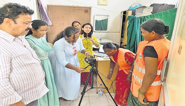 సఫాయి కార్మికులకు ఆరోగ్య భరోసా