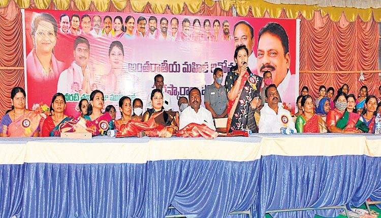 మహిళా సాధికారతకు కృషి