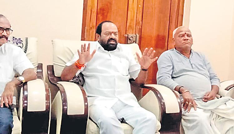 అసలైన హిందుత్వవాది కేసీఆరే