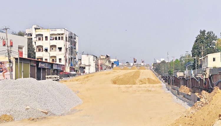 శరవేగంగా ఫ్లైఓవర్‌ ర్యాంపు పనులు