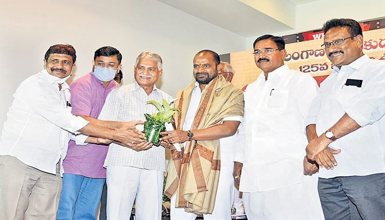 సురవరం ప్రతాప్‌రెడ్డిని స్ఫూర్తిగా తీసుకోవాలి