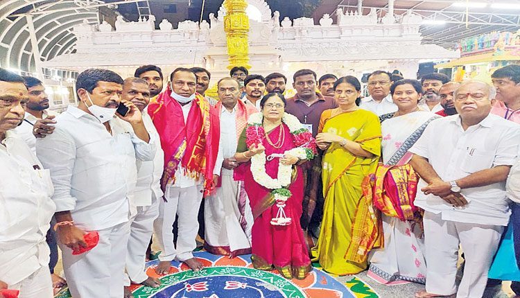 పట్టభద్రులకు ధన్యవాదాలు