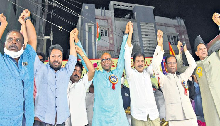 చదువుతోనే ఉజ్వల భవిష్యత్‌