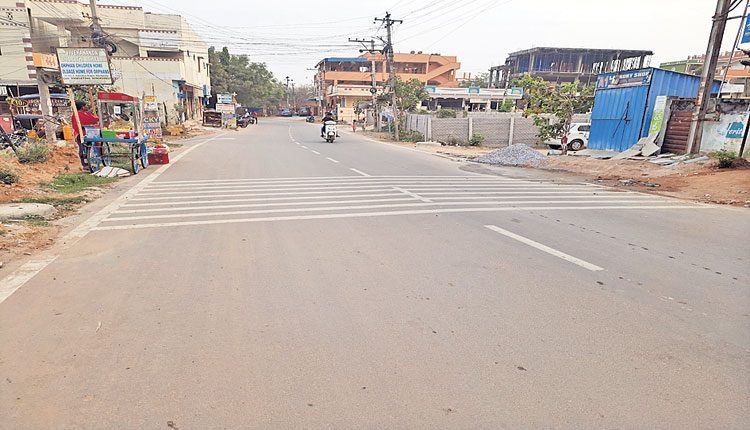 అద్దంలా రోడ్లు