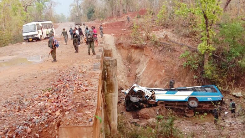 మావోయిస్టుల దాడిలో ఐదుగురు జవాన్లు మృతి