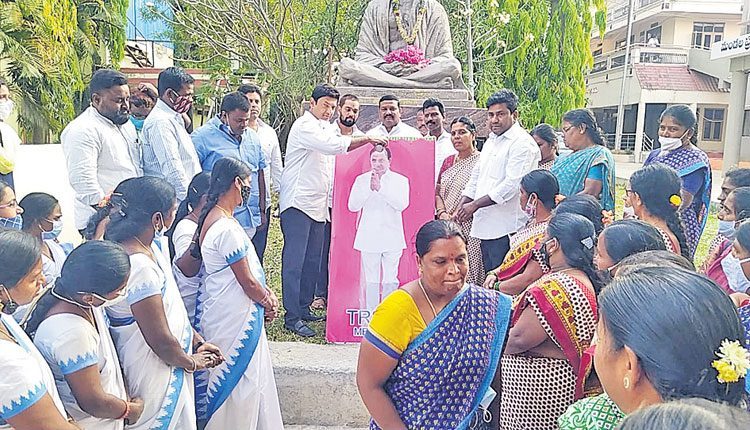 గుండెల్లో పెట్టుకుంటాం