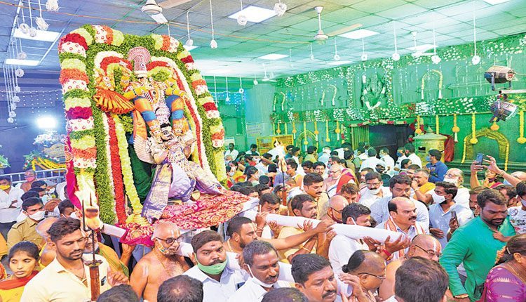 రథంపై రంగనాథుడు