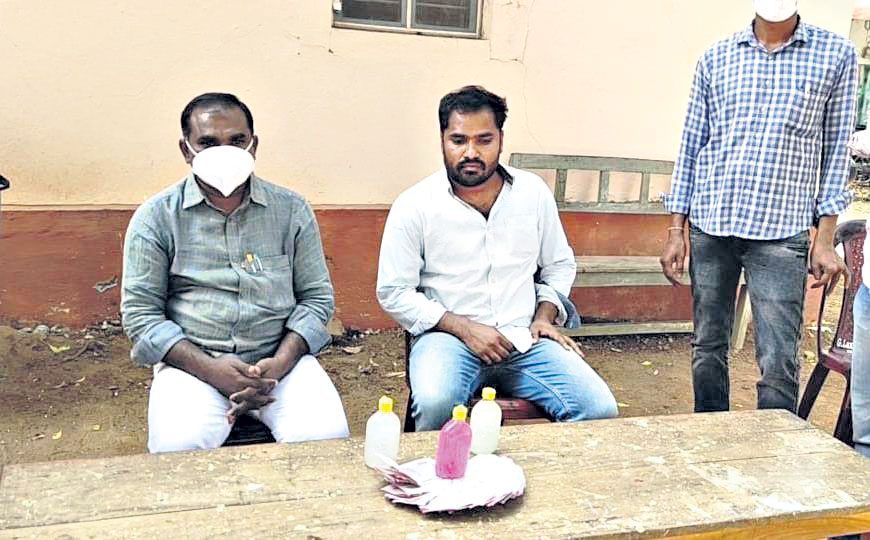 ఏసీబీకి చిక్కిన ఉప తాసిల్దార్‌, సర్వేయర్‌