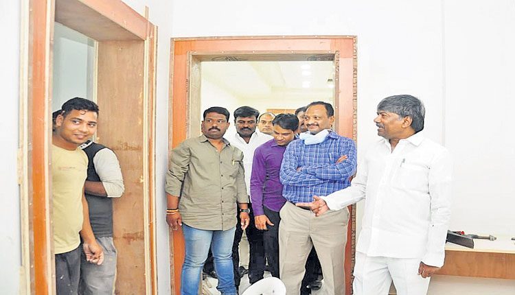 ఆధునిక వసతులతో భవనాలు