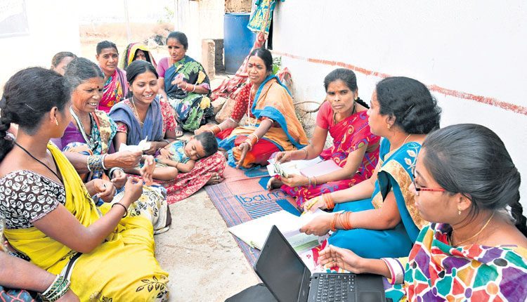 మహిళా సంఘాలకు దన్ను