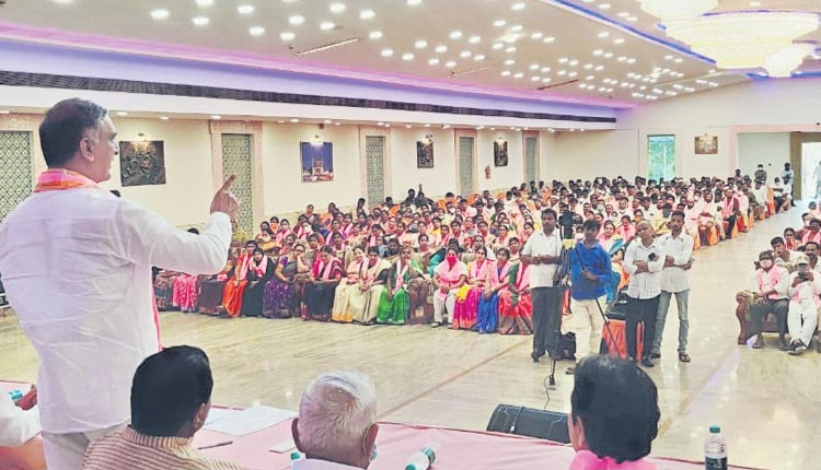 రాష్ట్ర అభివృద్ధికి బీజేపీ అడ్డు