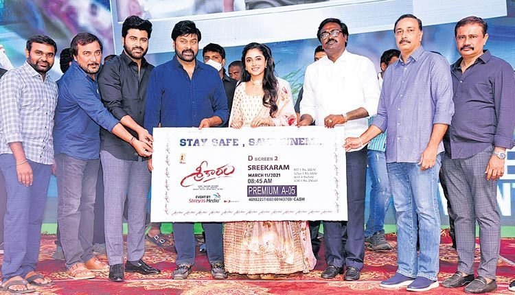 చదువుకున్న యువకులు నేల తల్లిని నమ్ముకోవాలి