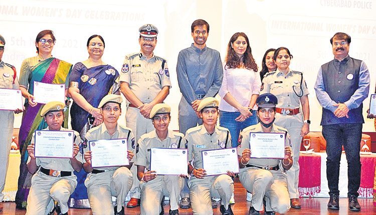 అమ్మ లేనిదే ప్రపంచం లేదు.. ఆమె కీర్తి ప్రగతికి స్పూర్తి