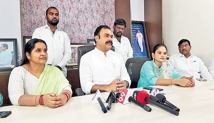 సంఘటితంగా కృషి చేయాలి