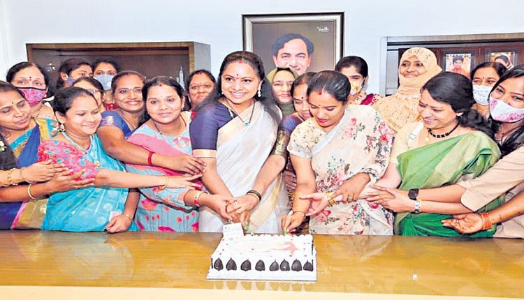 సంఘటితంతోనే  మహిళల రాణింపు