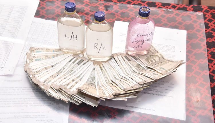 ACB | లంచం తీసుకుంటూ రెడ్‌హ్యాండెడ్‌గా దొరికిపోయిన జూనియర్ అసిస్టెంట్