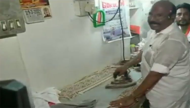 బట్టలు ఇస్త్రీ చేసిన తమిళనాడు మంత్రి జయకుమార్‌ ‌