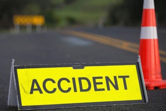 మూడు వాహనాలు ఢీ.. ఇద్దరు మహిళా కూలీలు మృతి