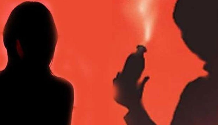 చికిత్స పొందుతూ యాసిడ్ దాడి బాధితురాలు మృతి