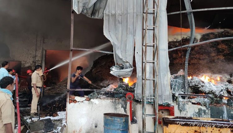 జిన్నింగ్‌ మిల్లులో అగ్నిప్రమాదం.. బూడిదైన పత్తి