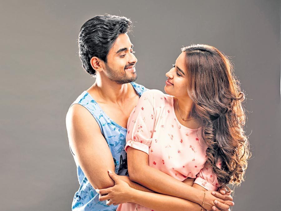 ఆకాశ వీధుల్లో..