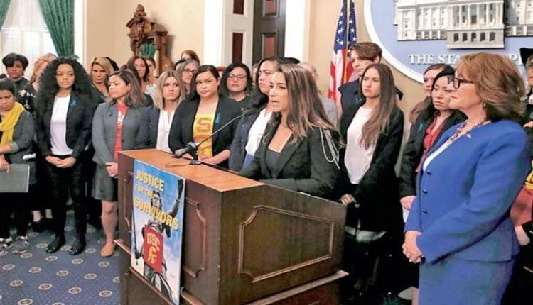 పేషెంట్లకు లైంగిక వేధింపులు.. రూ.8 వేల కోట్ల పరిహారానికి ఆదేశం