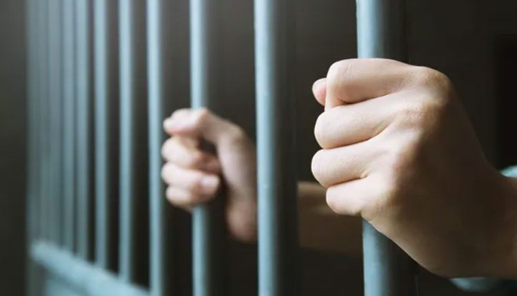 ఉద్యోగిని ఆత్మహత్యకు కారణమైన ఐఎఫ్‌ఎస్‌ అధికారి అరెస్ట్‌