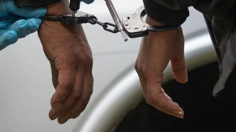 భార్య వేళ్లు న‌రికిన భ‌ర్త‌.. ముఖ్య‌మంత్రి ట్వీట్