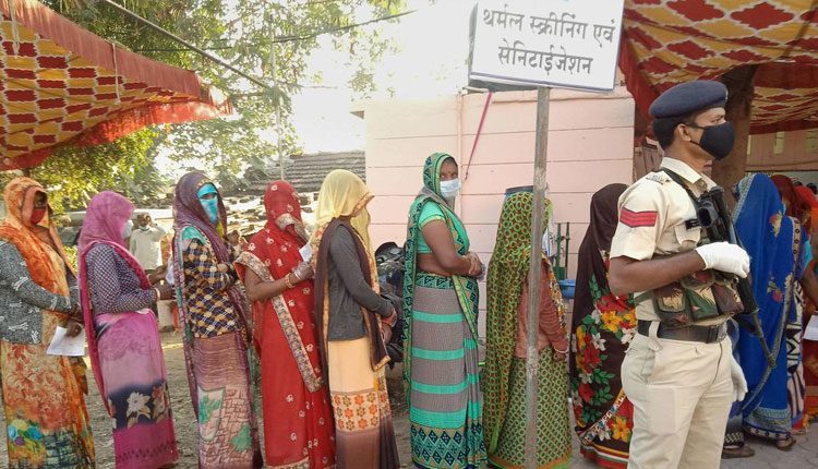 అసోం, బెంగాల్‌లో భారీగా పోలింగ్‌..!