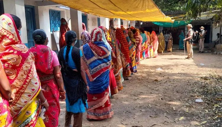 అసోంలో మ‌ధ్యాహ్నం ఒంటిగంట‌క‌ల్లా 37.06 శాతం పోలింగ్