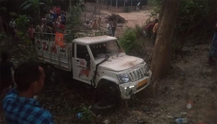 చెట్టును ఢీకొట్టిన వాహనం.. ఐదుగురు బీజేపీ కార్యకర్తలు మృతి