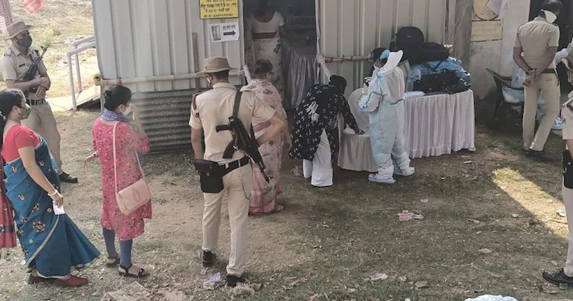 బెంగాల్ ఎన్నిక‌లు.. పోలింగ్ కేంద్రం వ‌ద్ద కాల్పుల క‌ల‌క‌లం